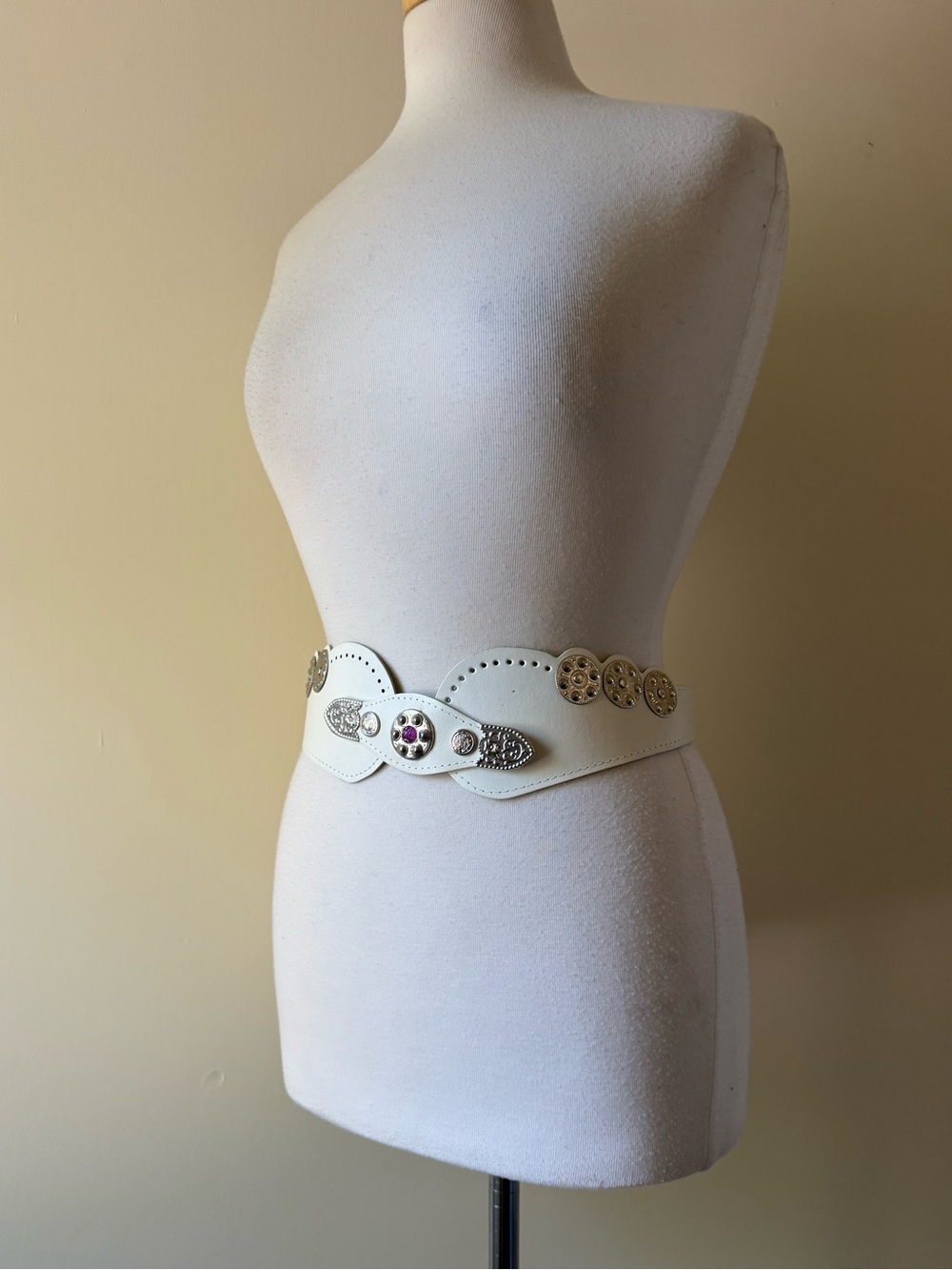 White Leather/LeatherLike Concho Belt Silver Tone Medallions Western Boho Y2K